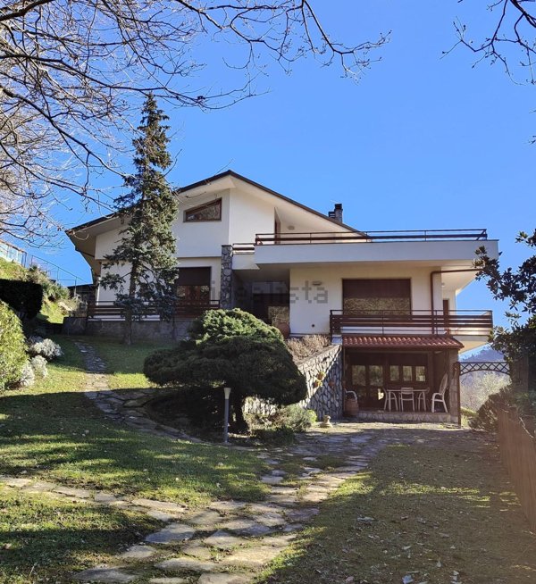casa indipendente in vendita a Podenzana in zona Bagni