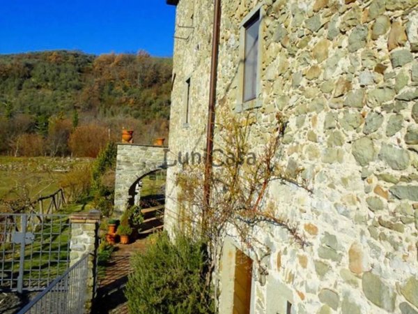 casa indipendente in vendita a Podenzana