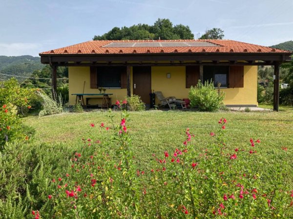 casa indipendente in vendita a Podenzana in zona Bagni
