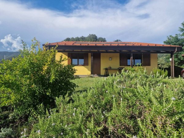 casa indipendente in vendita a Podenzana in zona Bagni
