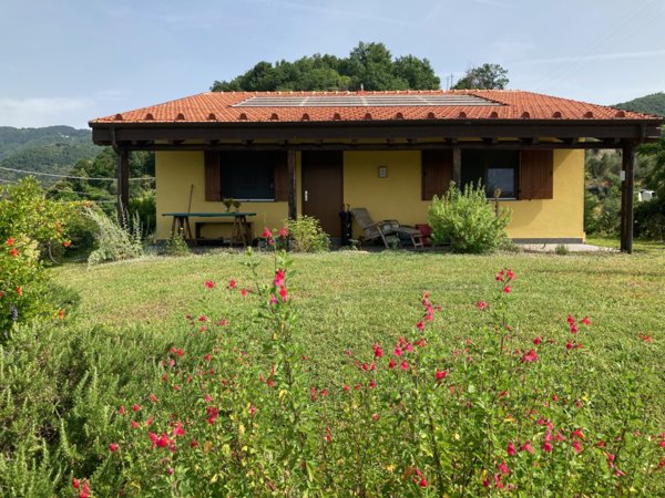 casa indipendente in vendita a Podenzana in zona Bagni
