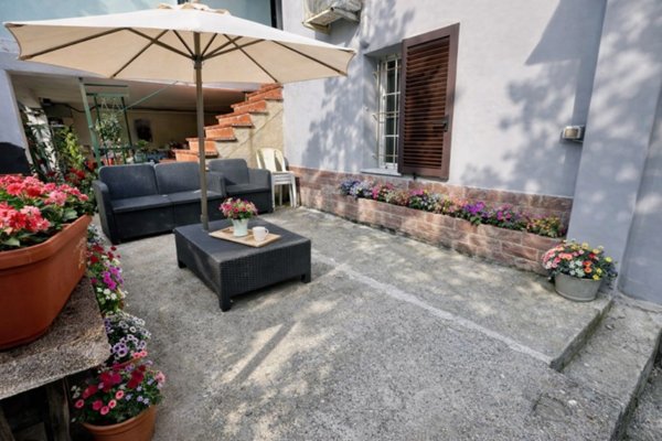 casa indipendente in vendita a Podenzana