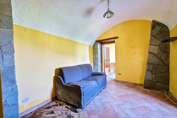 casa semindipendente in vendita a Podenzana