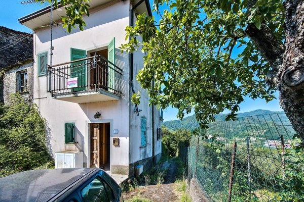casale in vendita a Podenzana