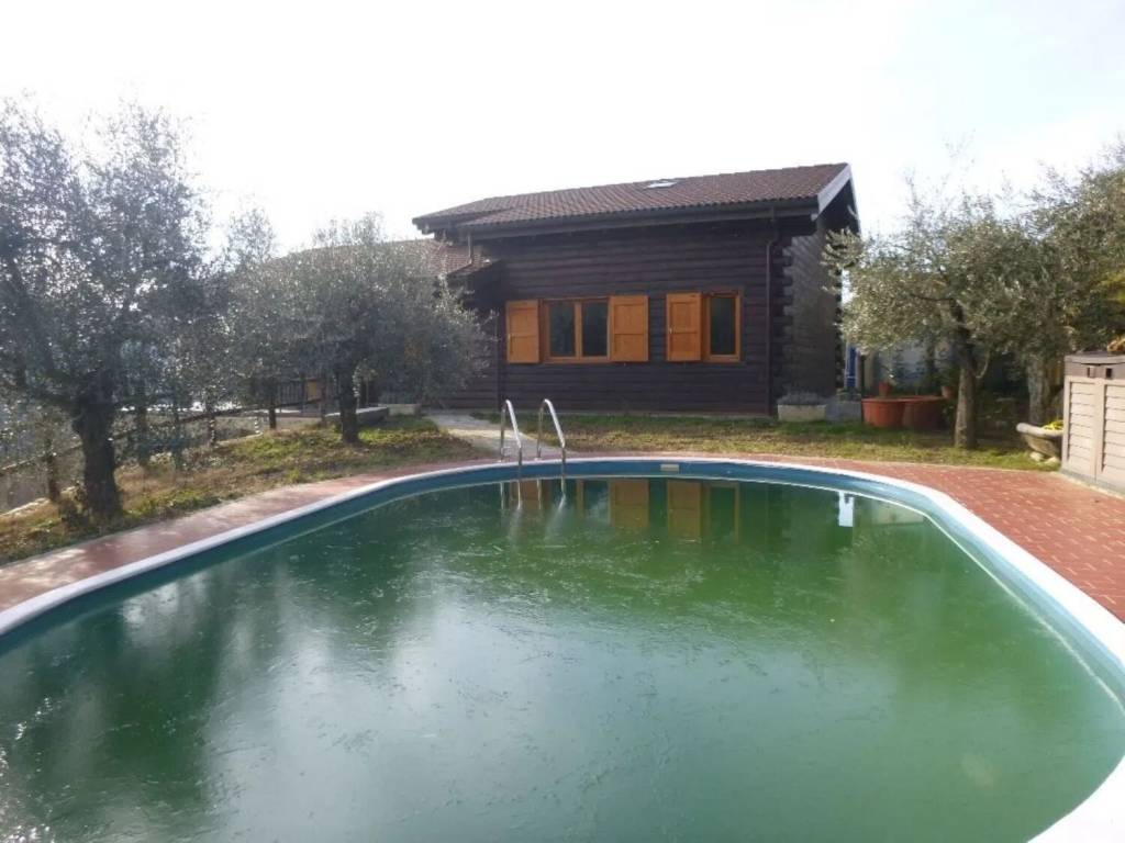 casa indipendente in vendita a Podenzana in zona Montale