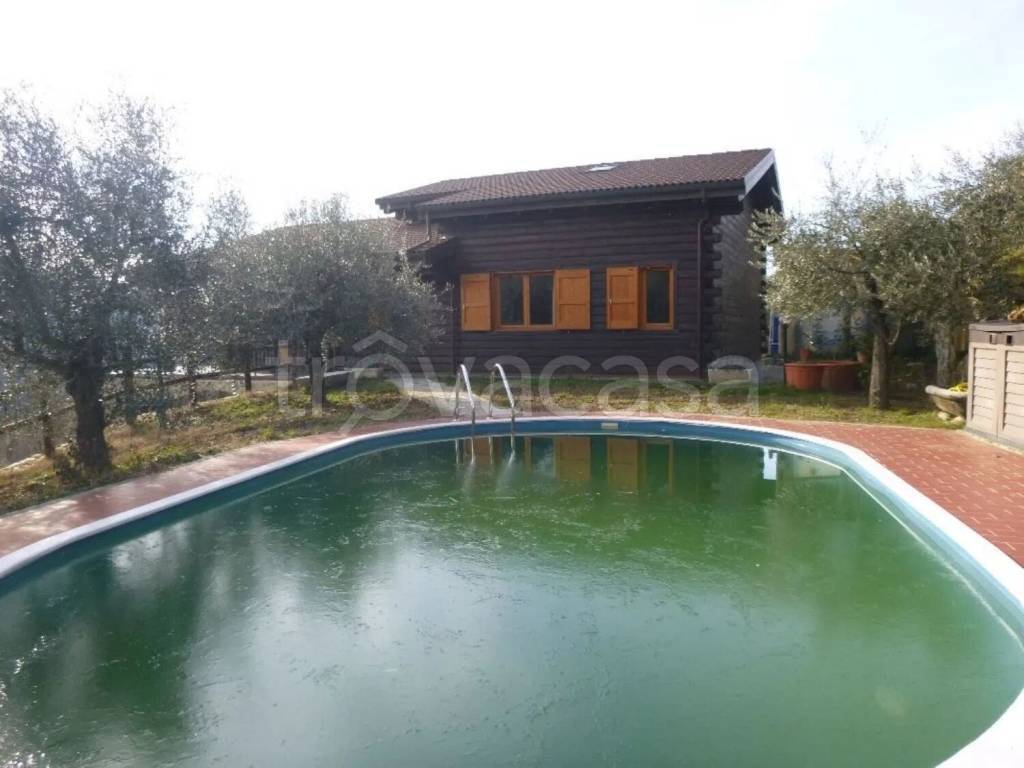 casa indipendente in vendita a Podenzana