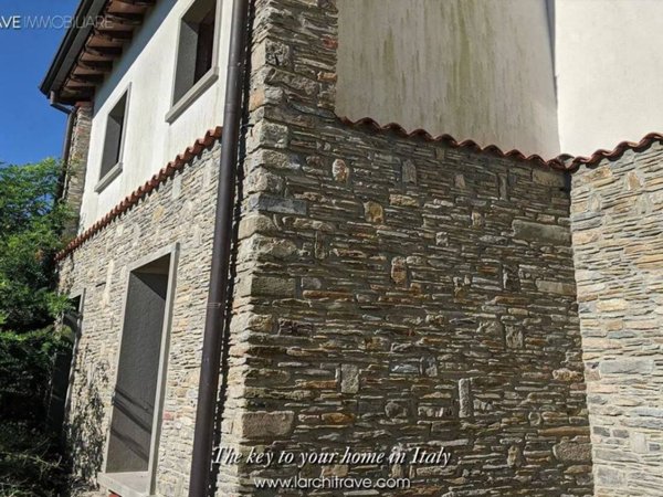 casa indipendente in vendita a Podenzana in zona Bagni