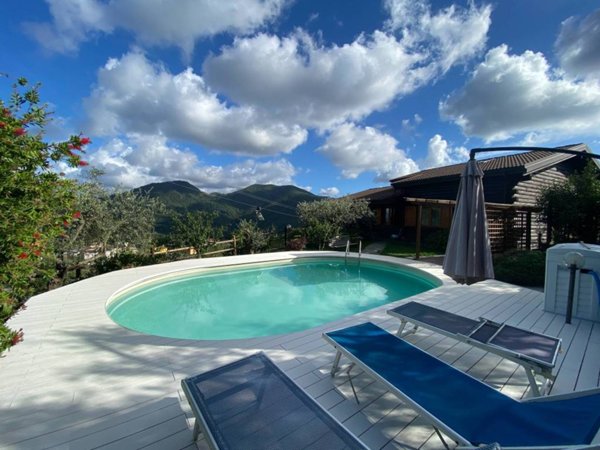 casa indipendente in vendita a Podenzana in zona Montale