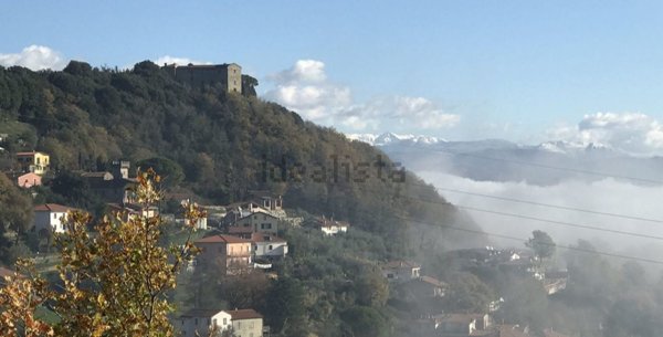 casa indipendente in vendita a Podenzana in zona Laghi