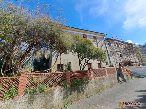 casa semindipendente in vendita a Podenzana in zona Bagni