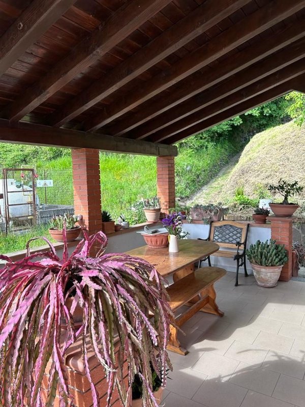 casa indipendente in vendita a Podenzana