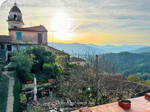casa indipendente in vendita a Podenzana