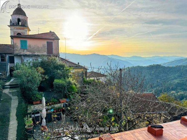 casa indipendente in vendita a Podenzana