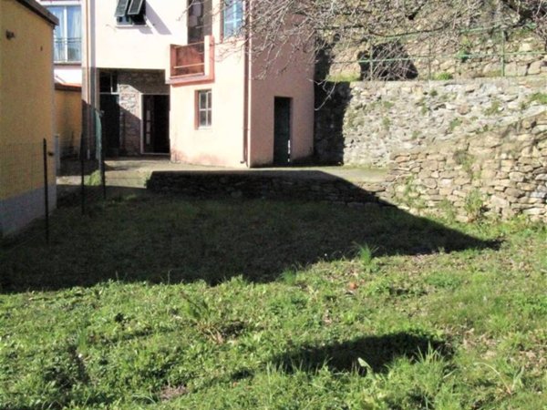 casa indipendente in vendita a Podenzana in zona Montale