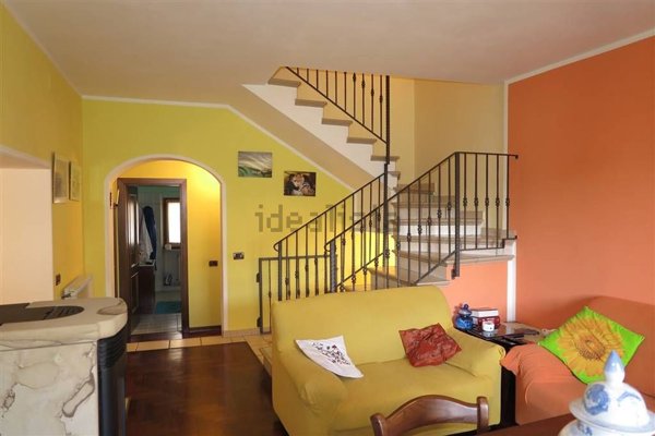 casa semindipendente in vendita a Podenzana