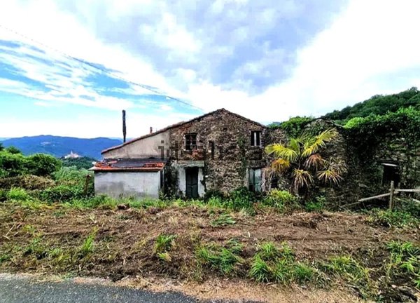 casale in vendita a Podenzana