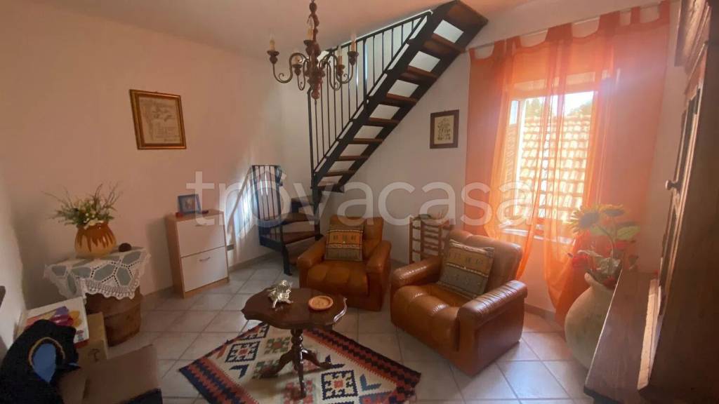 casa indipendente in vendita a Podenzana