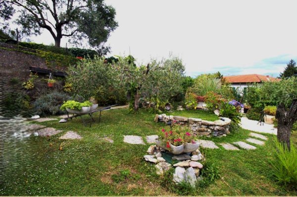 casa indipendente in vendita a Podenzana