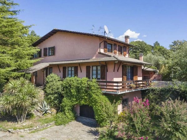 casa indipendente in vendita a Podenzana