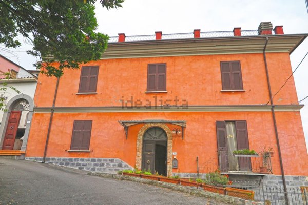 casa indipendente in vendita a Podenzana