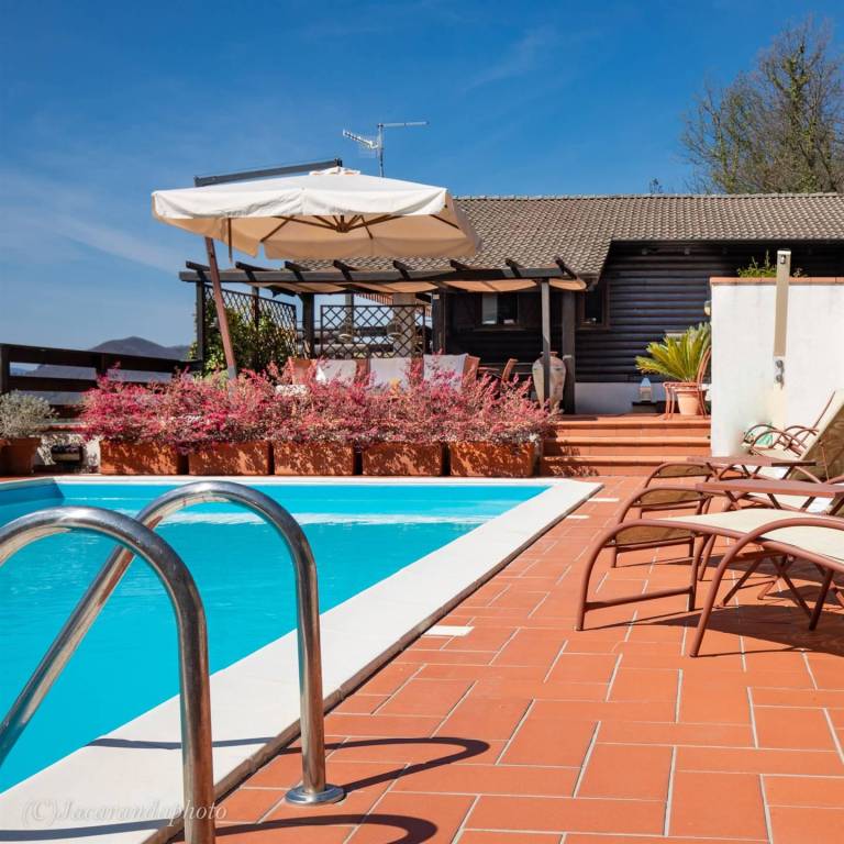 casa indipendente in vendita a Podenzana in zona Casalina