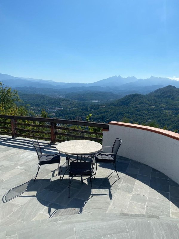 casa indipendente in vendita a Podenzana