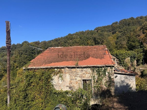 casale in vendita a Podenzana