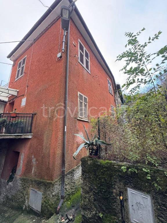 casa indipendente in vendita a Podenzana