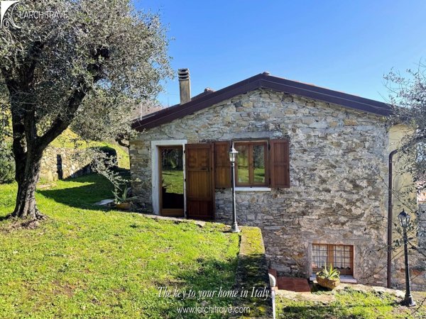 casa indipendente in vendita a Podenzana in zona Bagni