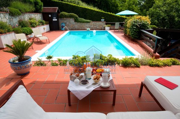 casa indipendente in vendita a Podenzana