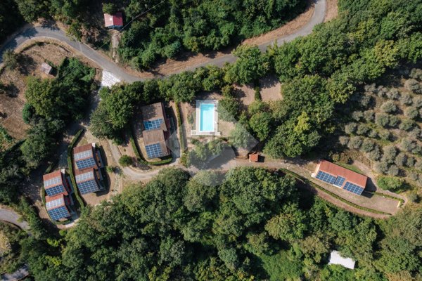 casa indipendente in vendita a Podenzana