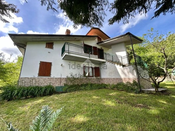 casa indipendente in vendita a Podenzana