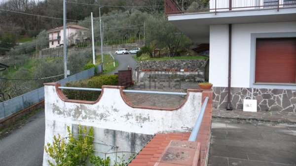 casa indipendente in vendita a Podenzana