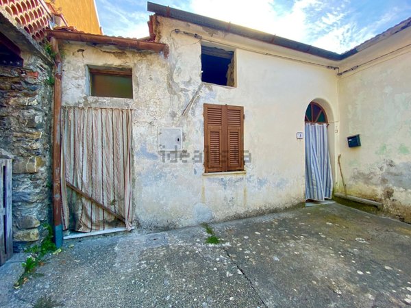 appartamento in vendita a Podenzana