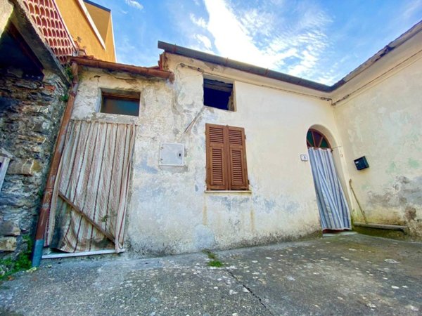 appartamento in vendita a Podenzana