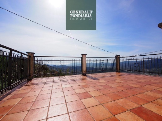 appartamento in vendita a Podenzana in zona Bagni