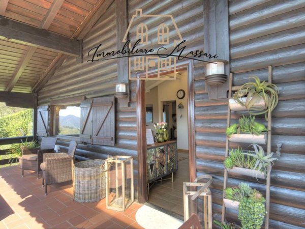 casa indipendente in vendita a Podenzana in zona Montale