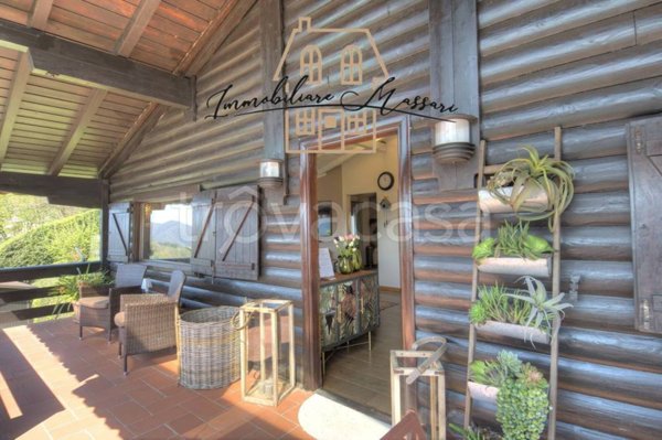 casa indipendente in vendita a Podenzana