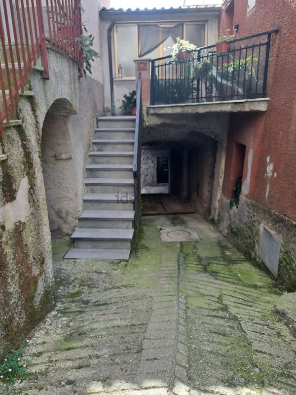 appartamento in vendita a Podenzana