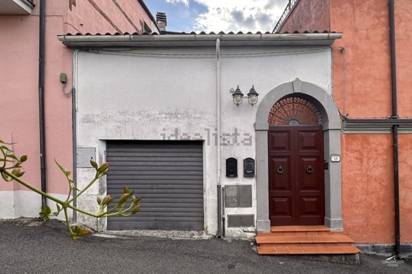 casa indipendente in vendita a Podenzana