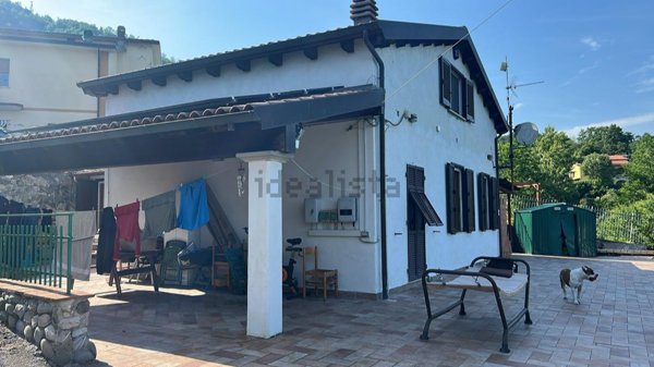 casa indipendente in vendita a Podenzana in zona Bagni