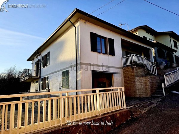 casa semindipendente in vendita a Podenzana in zona Bagni