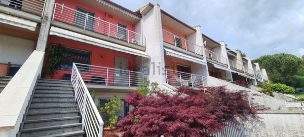 casa indipendente in vendita a Podenzana