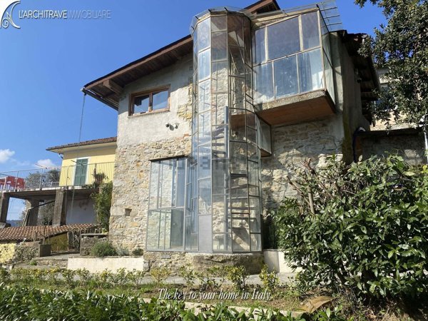 casa indipendente in vendita a Podenzana