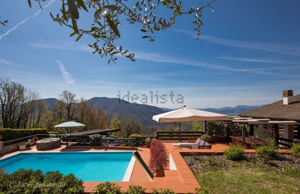 casa indipendente in vendita a Podenzana