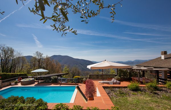 casa indipendente in vendita a Podenzana