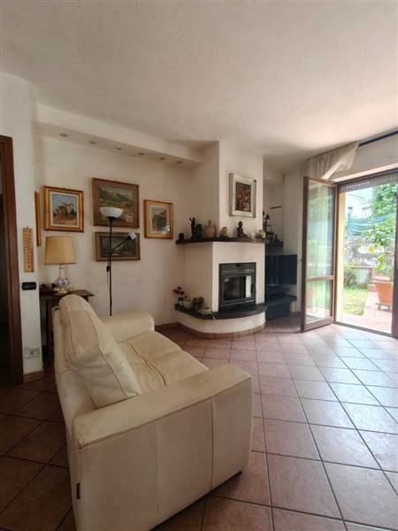 casa semindipendente in vendita a Podenzana in zona Bagni