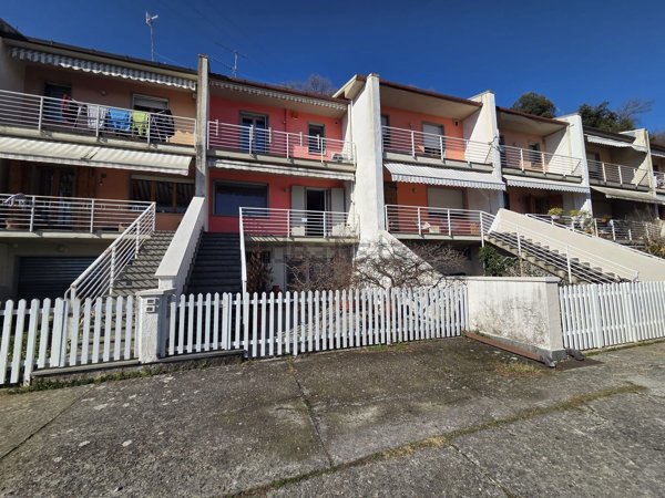 casa indipendente in vendita a Podenzana in zona Oliveto