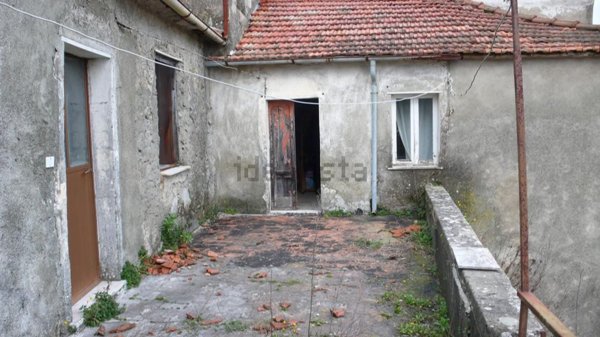 appartamento in vendita a Podenzana