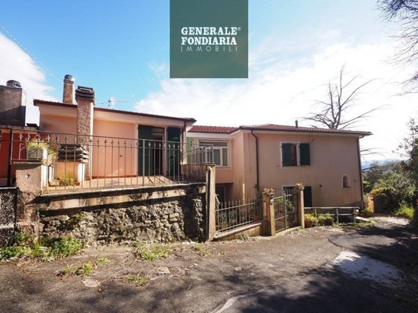 casa semindipendente in vendita a Podenzana in zona Casa Borsi